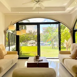 Charming Lagoon Front By Casa Paraiso Villa